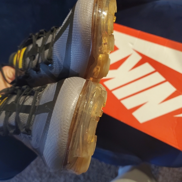 Nike Air Vapormax 2019 Special Edition - Picture 8 of 16
